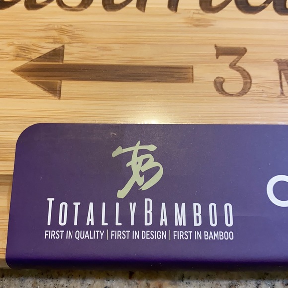 **SOLD**HOLIDAY BAMBOO CUTTING BOARD - Picture 9 of 13